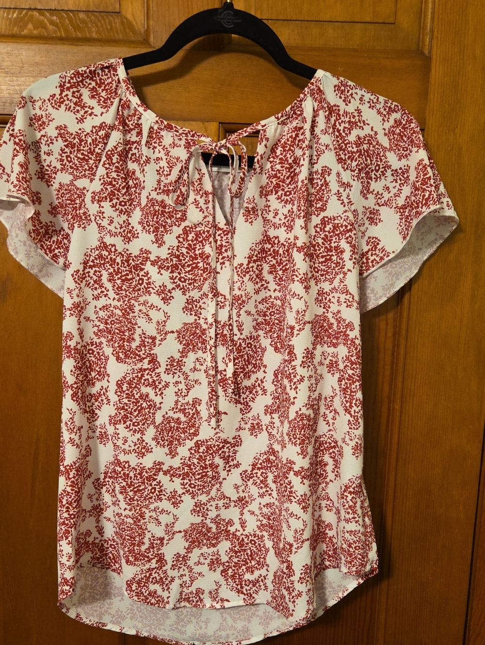 Women's  Short-Sleeve Top in Floral Pattern Size Small